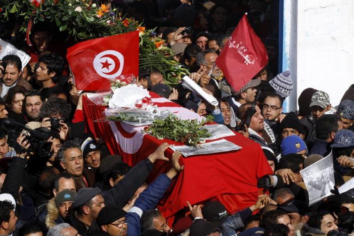 Dimite el primer ministro de Túnez al no lograr consenso para formar un nuevo Gobierno
