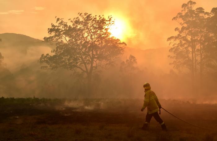 Las elevadas temperaturas avivan los graves incendios forestales en Australia
