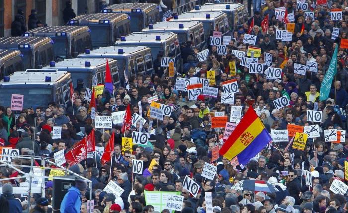 Miles de personas se manifiestan en toda España contra el "golpe de Estado financiero" (FOTOS)