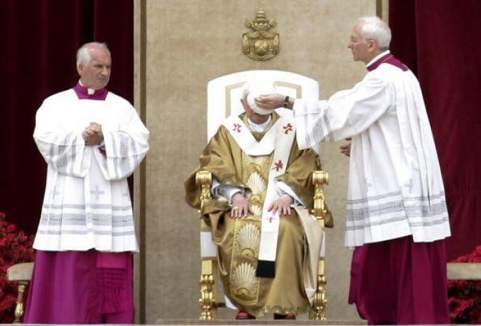 El papa asegura en su último Ángelus que el Señor le ha llamado "a subir al monte" para dedicarse "aún más a la oración"