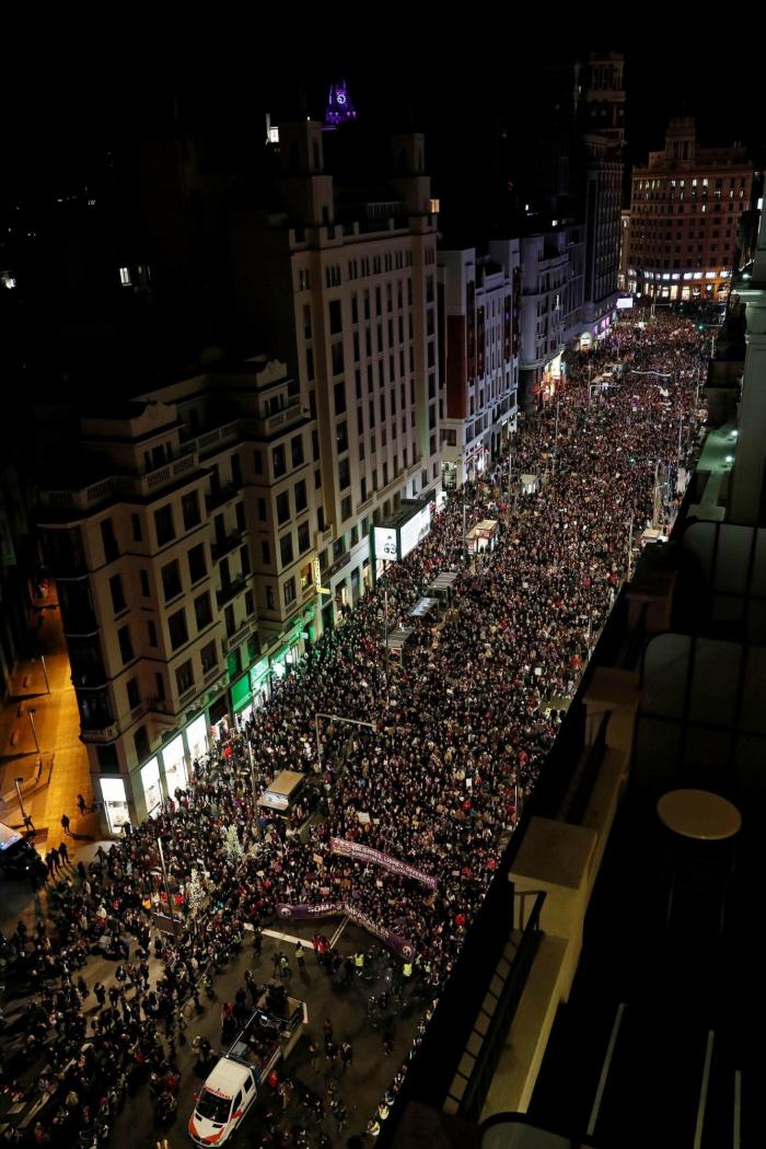 El feminismo vuelve a desbordar las calles en el 8-M: "Tenemos más motivos que nunca"