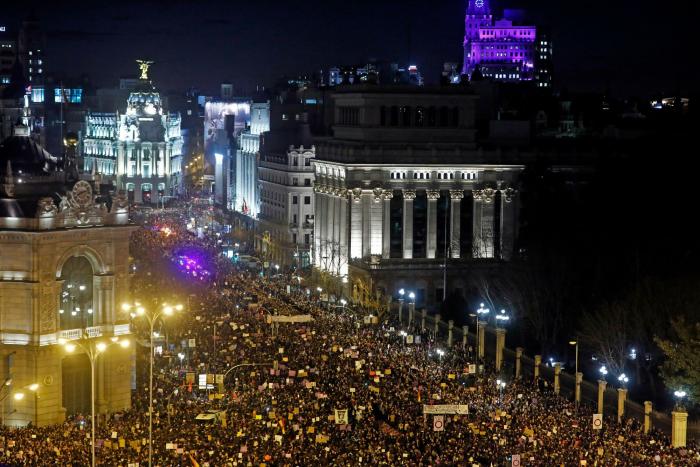 El feminismo vuelve a desbordar las calles en el 8-M: "Tenemos más motivos que nunca"