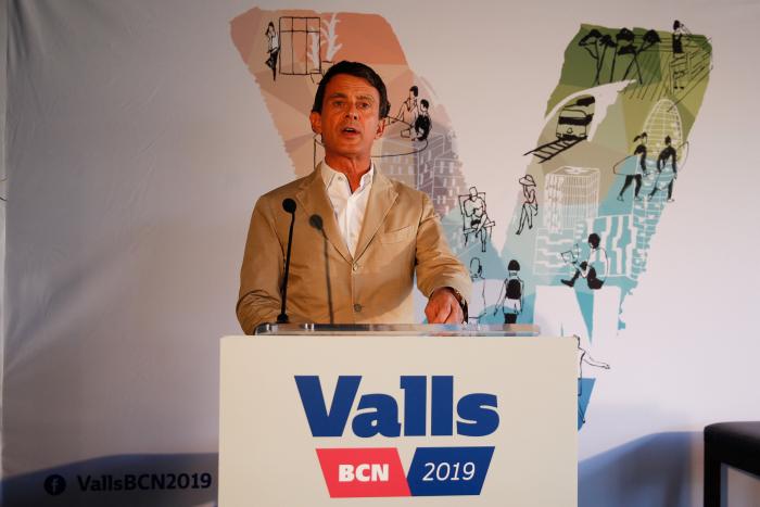 Valls atiza a Rivera por sus formas contra Sánchez: "No es el nivel..."
