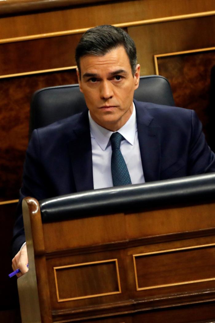 Sánchez, investido presidente para formar el primer Gobierno de coalición de la democracia