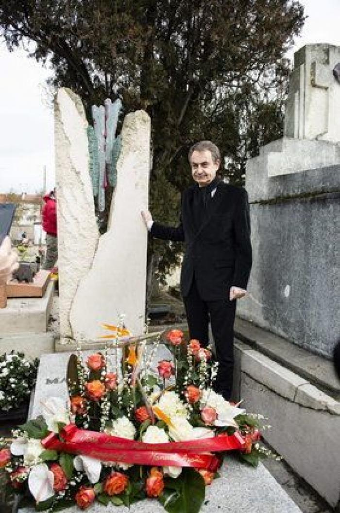 Zapatero visita la tumba de Azaña: "Tenía una deuda conmigo mismo"