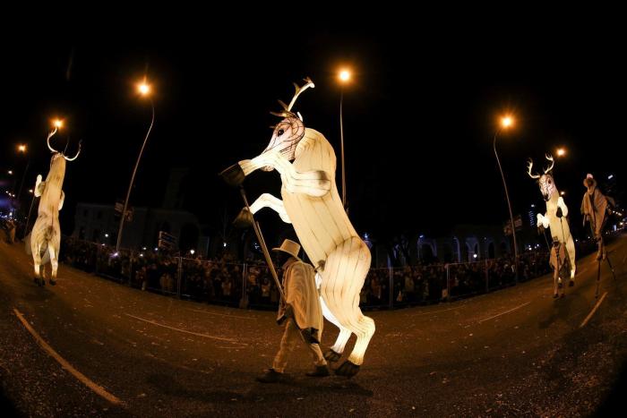 "No se puede ser más bestia": indignación por los objetos tirados en una cabalgata de Reyes de Andalucía