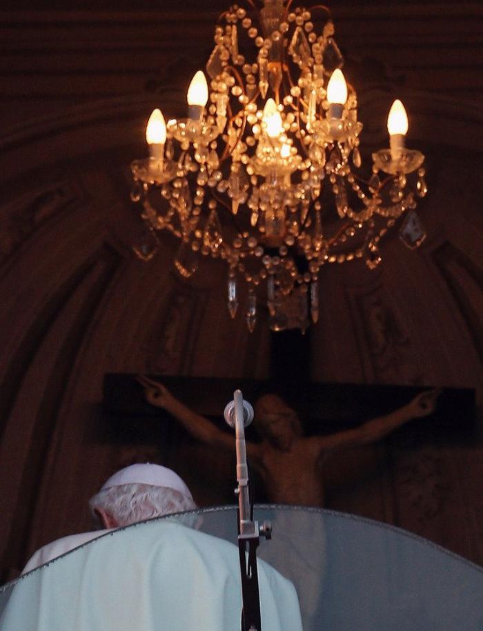 La marcha de Benedicto XVI y la transición entre papas, en directo (FOTOS, TUITS, VÍDEO)