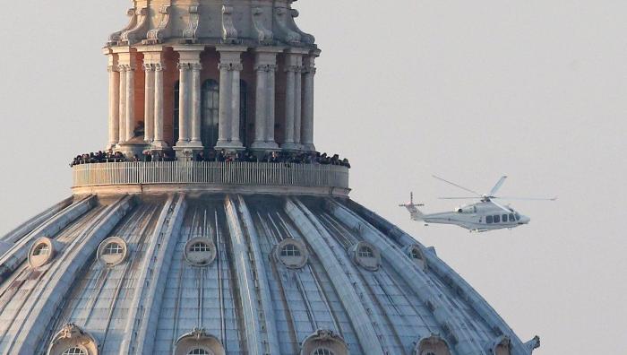 El nuevo papado empieza en Twitter: El Vaticano borra tuits de Benedicto XVI