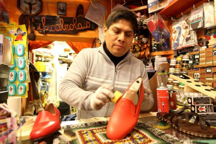 Antonio Arellano: el artesano peruano que fabrica los zapatos rojos del papa (FOTOS)