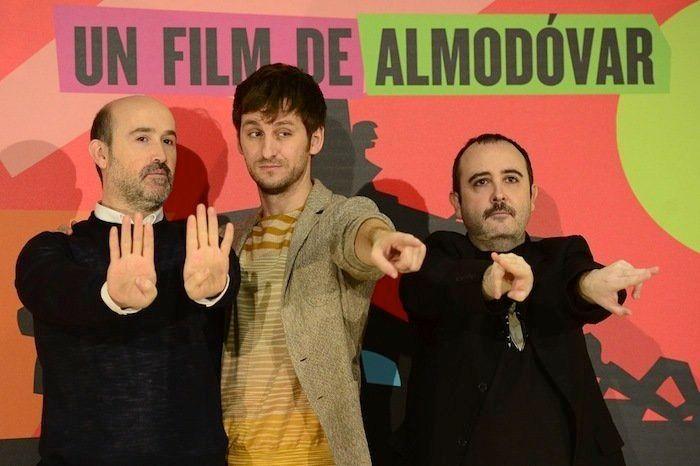 'Los amantes pasajeros': las dispares críticas de la nueva película de Almodóvar, en un vistazo (FOTOS)