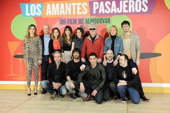'Los amantes pasajeros': las dispares críticas de la nueva película de Almodóvar, en un vistazo (FOTOS)