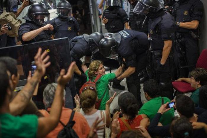 Colau acusa al PP y a Ciudadanos de hacer una "campaña electoral permanente" con la seguridad en Barcelona