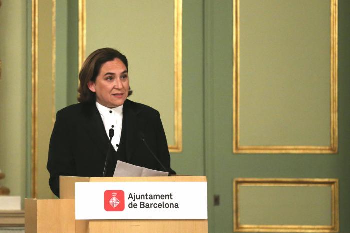 Colau acusa al PP y a Ciudadanos de hacer una "campaña electoral permanente" con la seguridad en Barcelona