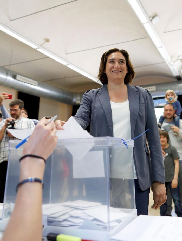 La reacción de Rita Maestre junto a Manuela Carmena resume la noche electoral