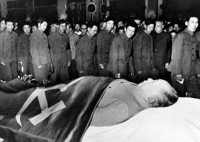 Chávez y otros 9 líderes mundiales, cadáveres exquisitos (y embalsamados) para la historia