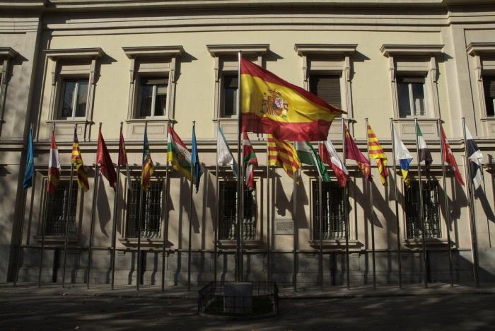 Dos millones de euros para el servicio de taxi para los senadores en Madrid