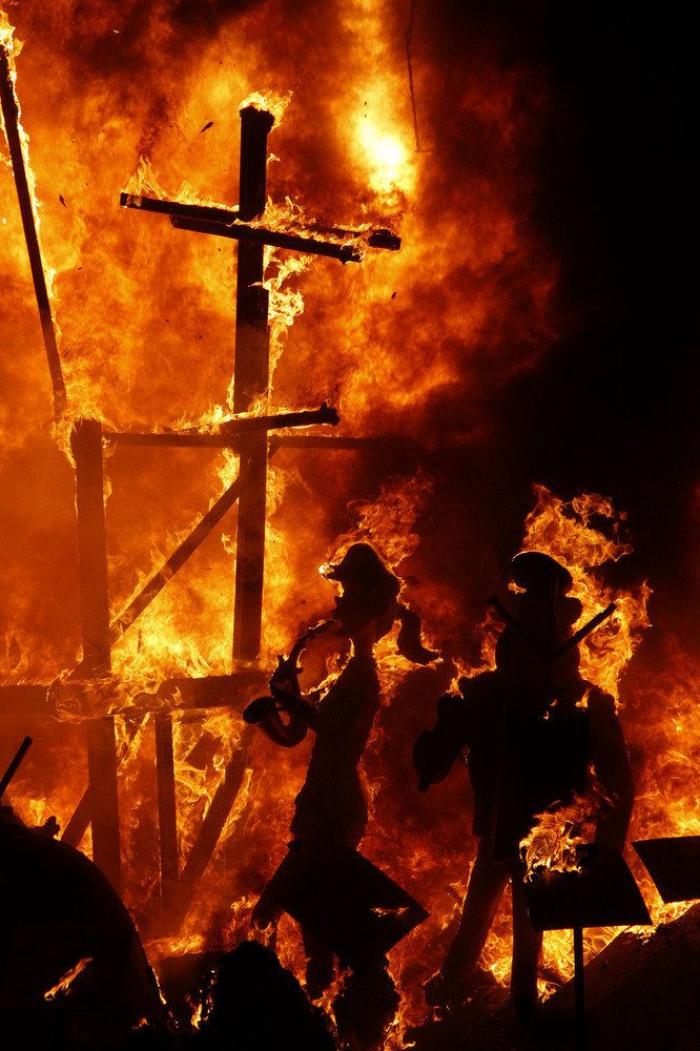 Fotos Fallas 2013: a la hoguera con Merkel y otras 12 cosas ardiendo (FOTOS)