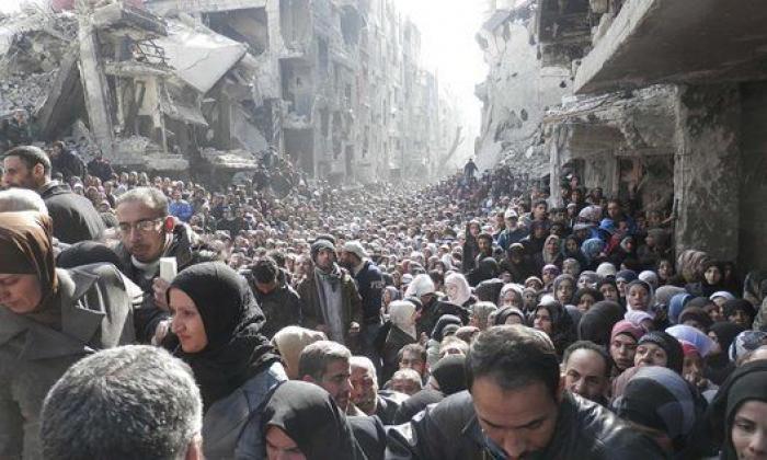 Al menos 28 muertos en un bombardeo contra un campo de desplazados en Siria