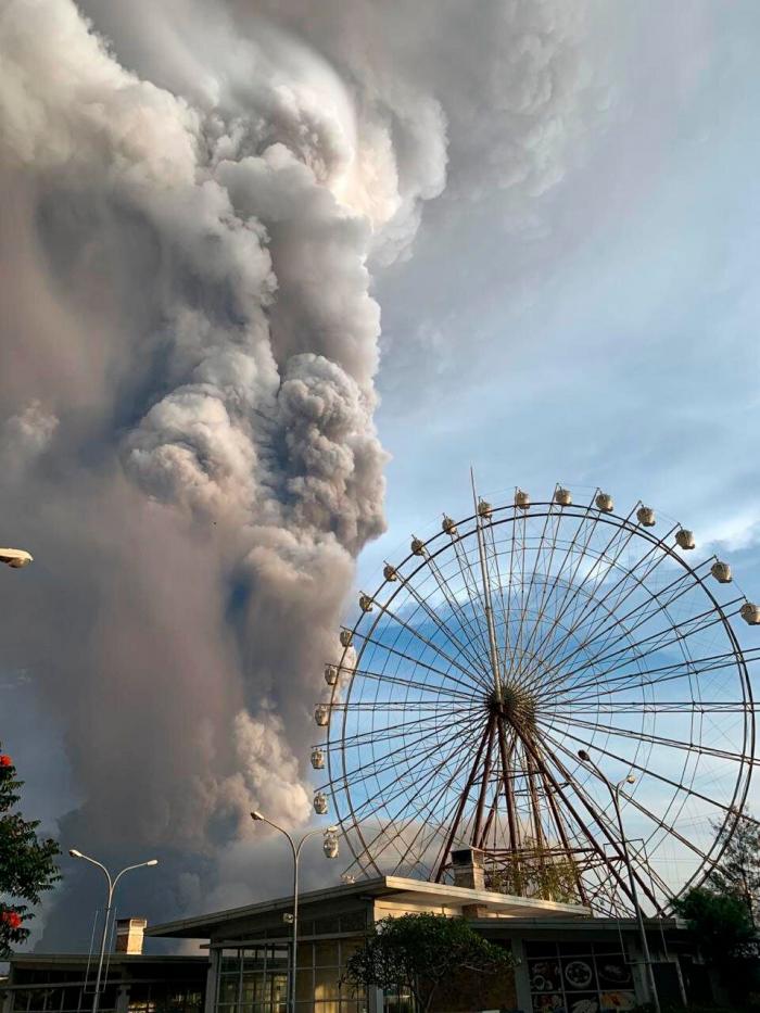 El volcán Taal ya ha desplazado a 30.000 personas y amenaza con una "erupción explosiva"