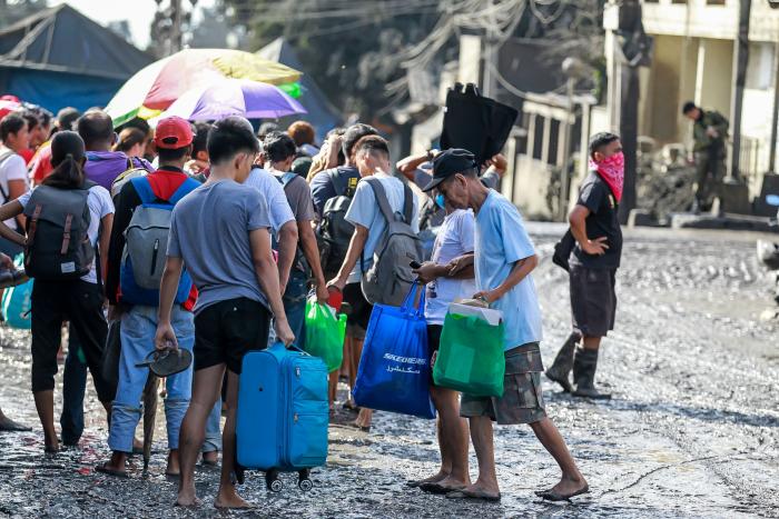 Al menos 45 muertos al estrellarse un avión militar en Filipinas