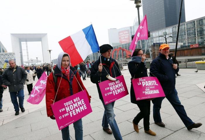 Decenas de miles de personas, contra el matrimonio gay en París: "Papá, mamá y los hijos ¡Es natural!" (FOTOS)
