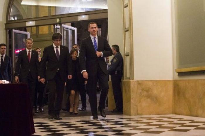 El rey y el president Puigdemont se encuentran por primera vez
