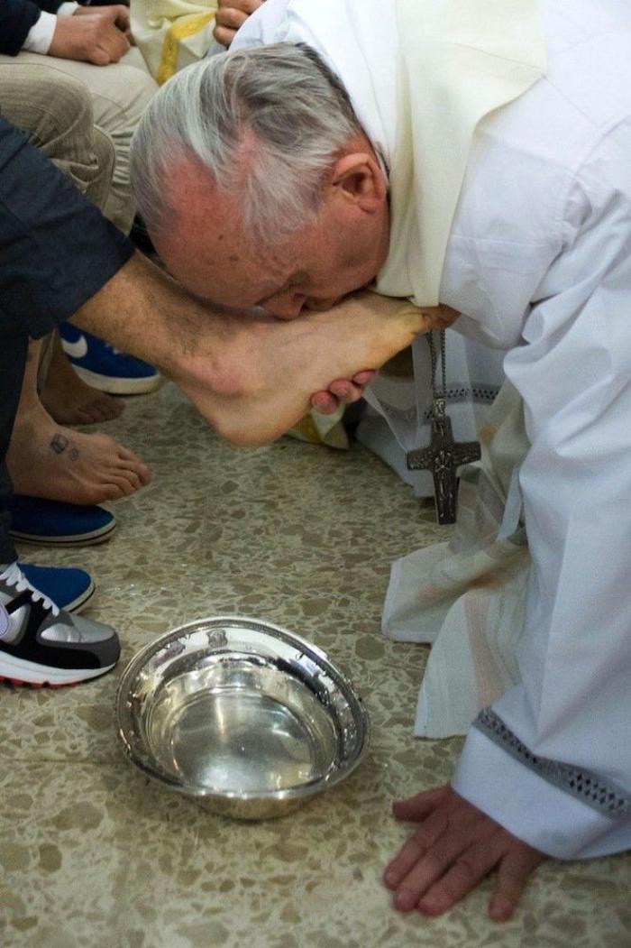 El Vaticano abre la "lavandería del Papa" para personas sin hogar