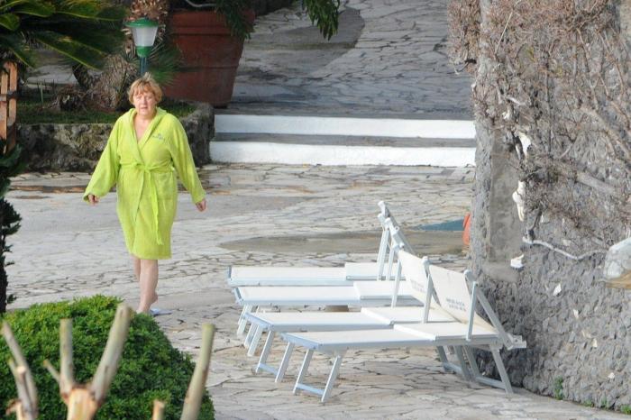 Merkel, de vacaciones en la isla sureña italiana de Ischia junto a su marido (FOTOS)
