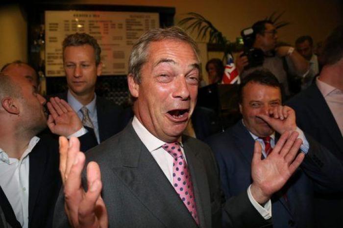 Nigel Farage: "Es curioso que ahora que me voy yo, llegue Puigdemont"
