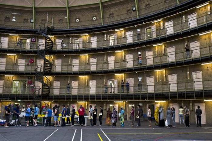 Holanda convierte sus cárceles vacías en lugar de acogida para los refugiados (FOTOS)