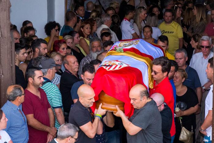 Utrera despide a Reyes con un entierro multitudinario