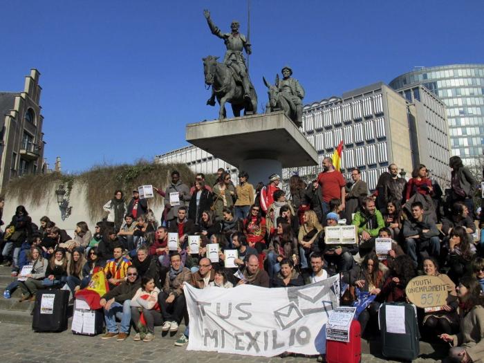 Centenares de jóvenes españoles denuncian en países de todo el mundo su 
