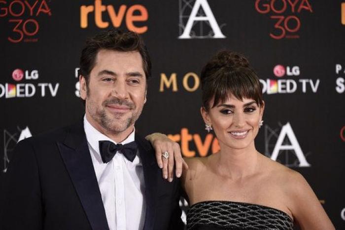 Penélope Cruz y Javier Bardem, en los Goya 2016: la nominada por 'Ma ma', de Versace