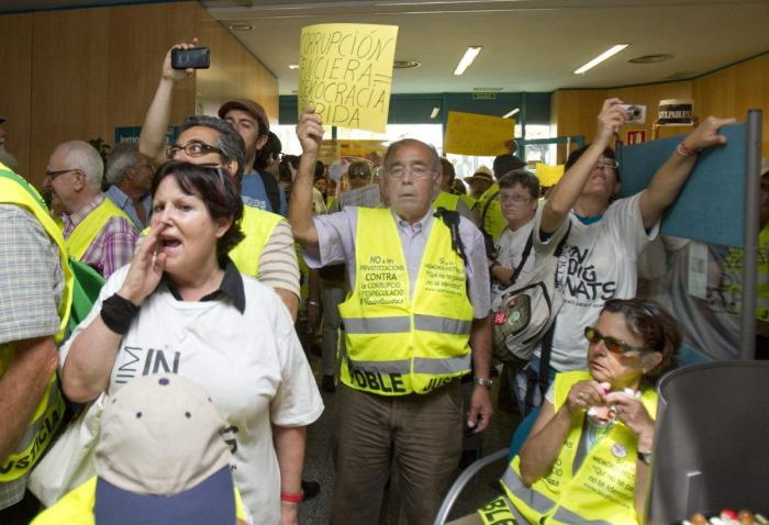 Bankia: Los Yayoflautas Se Organizan Y Toman Sucursales En Toda España