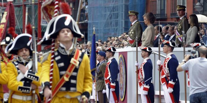 El rey reaparece en el desfile del Día de las Fuerzas Armadas (VÍDEO Y FOTOS)