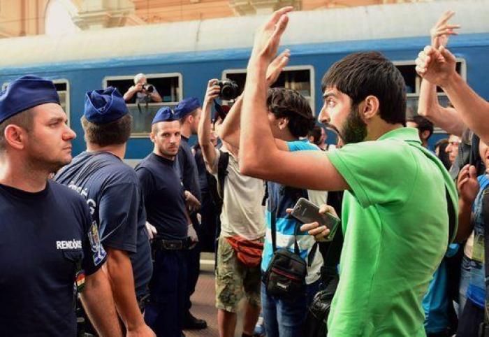 Hungría cierra la estación de trenes de Budapest, centro del movimiento migratorio de los refugiados
