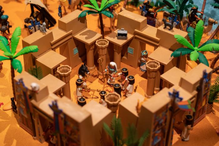 Clases de historia con Playmobil: la exposición de los clicks que te lleva del Antiguo Egipto a la actualidad