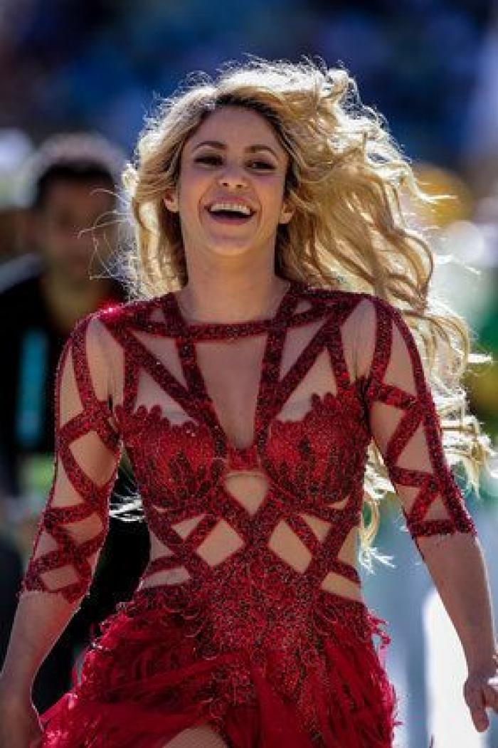 Polémica por un símbolo nazi en un collar promocional de la gira de Shakira