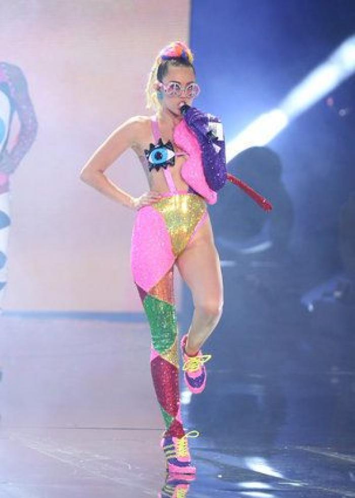 Los no-vestidos de Miley Cyrus en los MTV Video Music Awards 2015 (FOTOS)