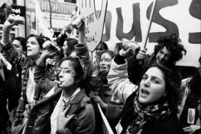 Atentados, incendios y huelgas de hambre: así protestaban las sufragistas