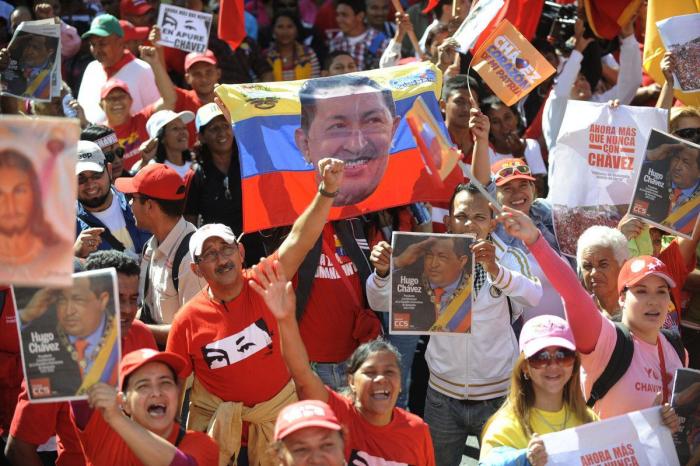 Miles de personas marchan por Caracas en apoyo a Hugo Chávez (FOTOS)