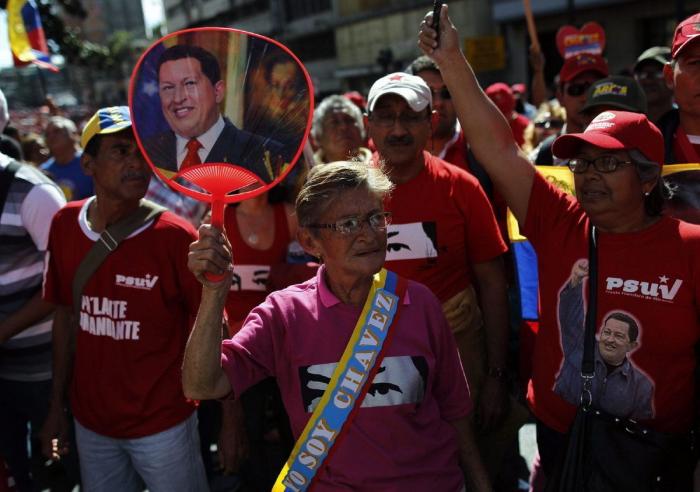 Miles de personas marchan por Caracas en apoyo a Hugo Chávez (FOTOS)