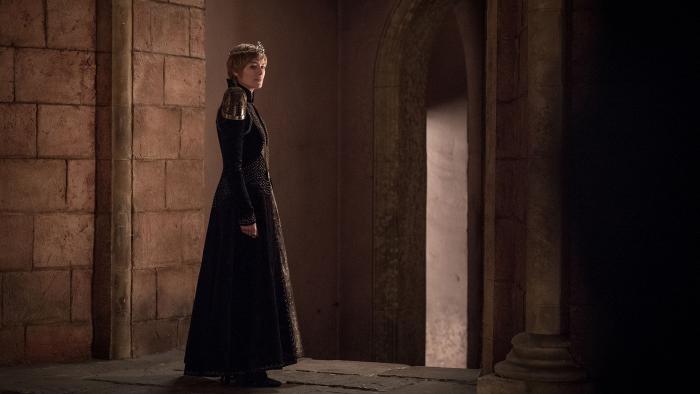 El beso secreto de Maisie Williams (Arya Stark) y Sophie Turner (Sansa Stark) en 'Juego de Tronos' (HBO)