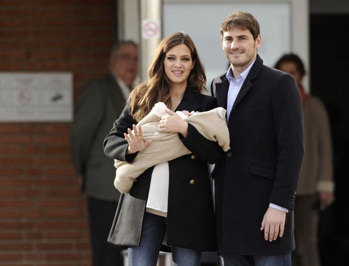 Casillas sube a Facebook la foto de su hijo Martín para felicitar el día de la madre