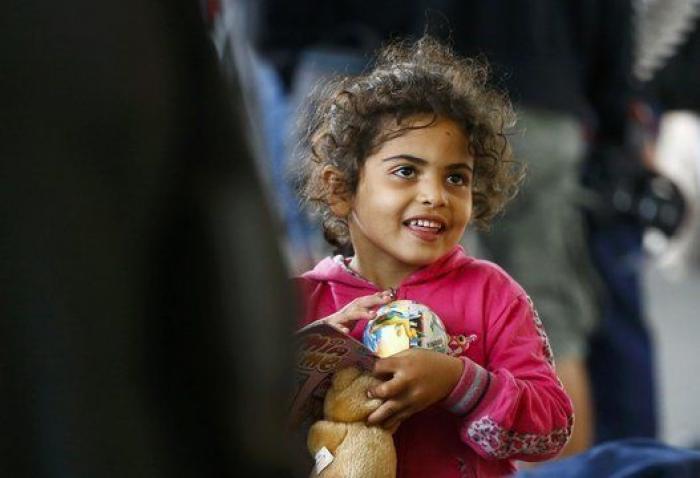 Viena recibe con aplausos a los refugiados llegados desde Hungría