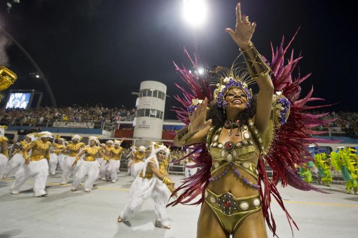 Disfraces 2013: Brasil se entrega de lleno a su multitudinario carnaval (FOTOS)