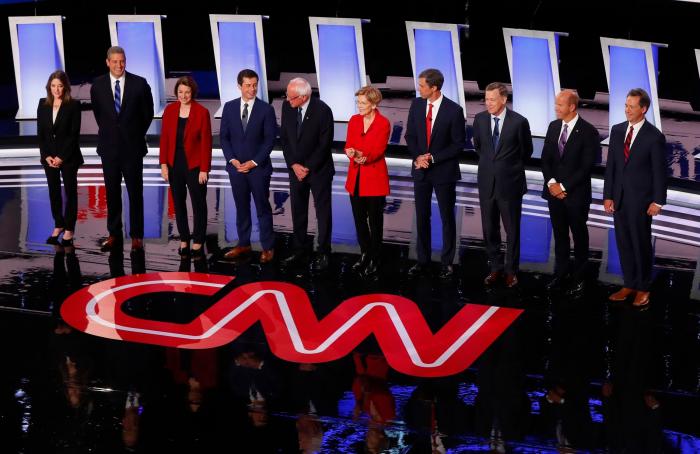 Último debate demócrata: los candidatos se dividen entre la ruptura o la reforma para ganar a Trump