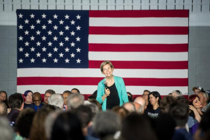 Elizabeth Warren, la tercera en discordia en la pelea por el liderazgo del Partido Demócrata