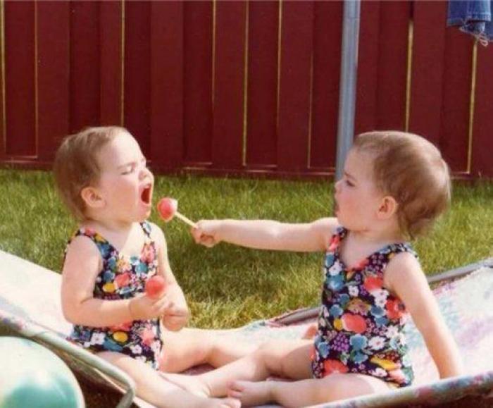 El divertido vídeo de una ecografía que muestra la pelea de dos gemelas