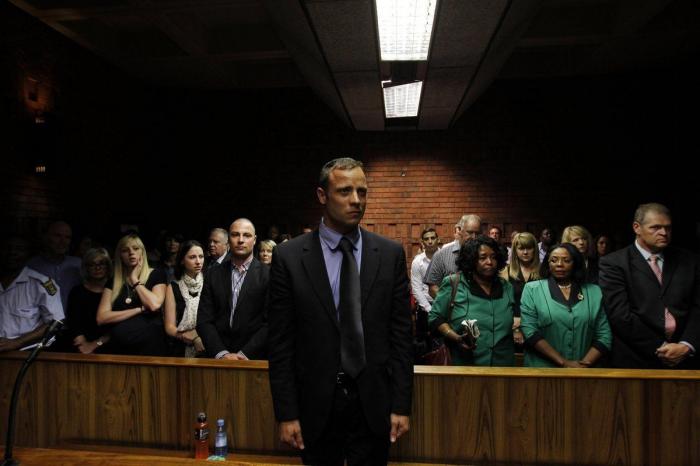 Pistorius sale de prisión 10 meses después de ingresar por matar a su novia